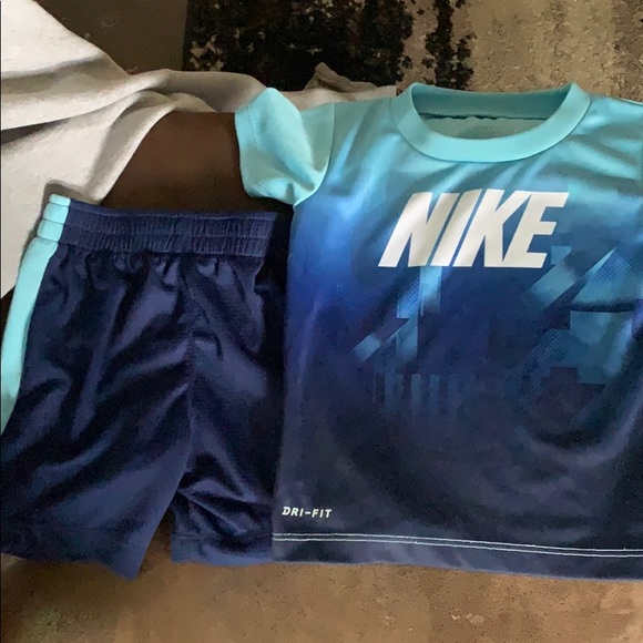 nike two piece short set